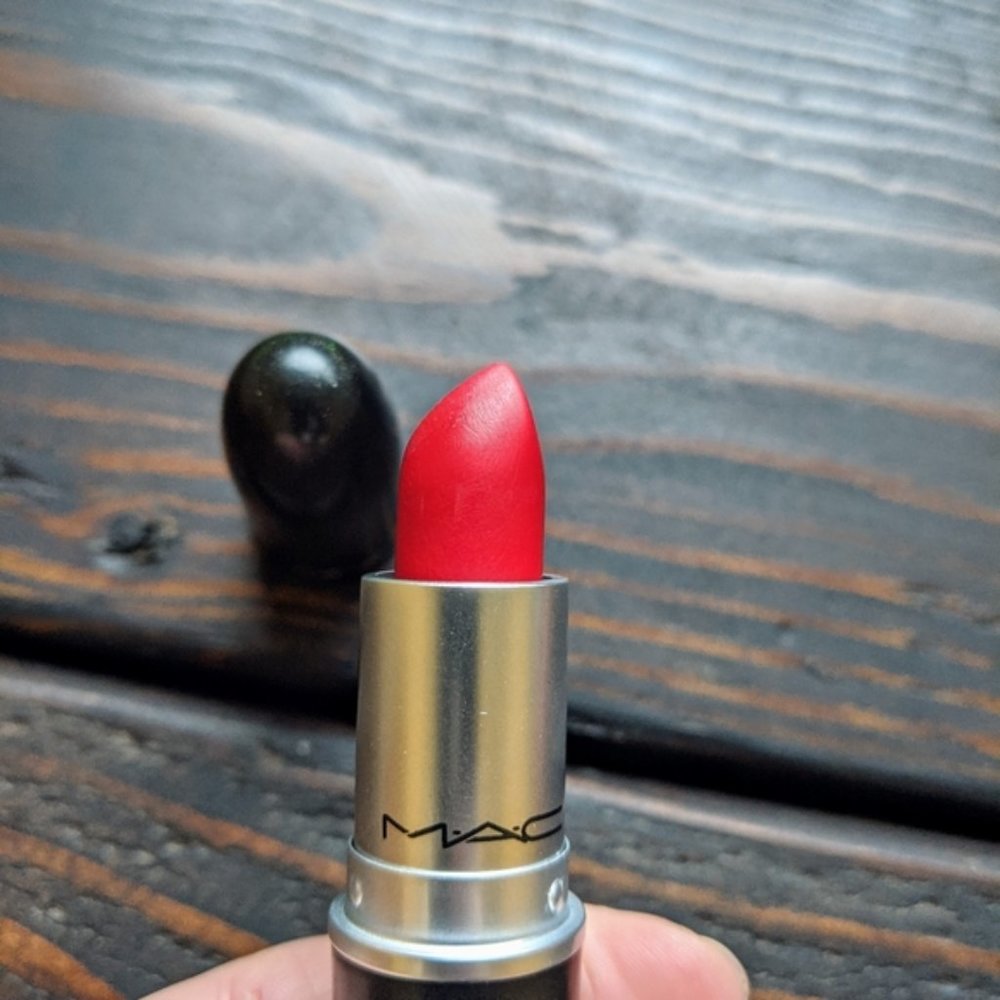 New Mac Cosmetics Ruby Woo Retro Matte Lipstick